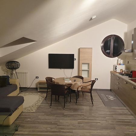 Angela'S Attic Apartment โวเกรา ภายนอก รูปภาพ